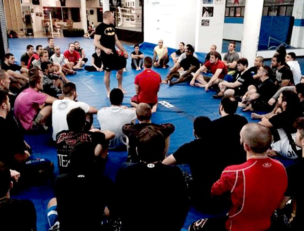Georges St-Pierre aula MMA (Foto: Divulgação / Facebook Oficial)