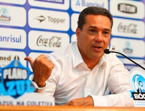 Luxembiurgo durante a coletiva no Olímpico (Foto: Lucas Uebel / Divulgação Grêmio FBPA)