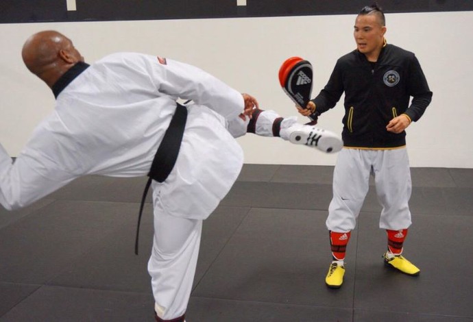 Anderson Silva, taekwondo, treino (Foto: Reprodução/Twitter)