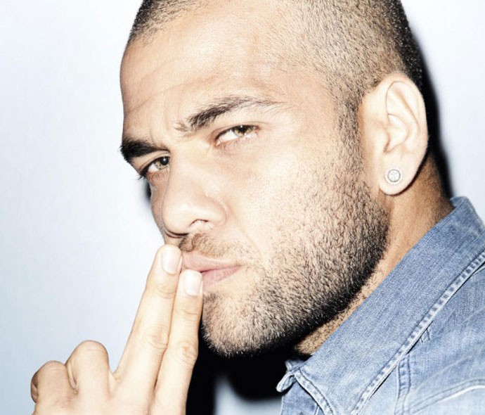Daniel Alves campanha GQ (Foto: Reprodução)