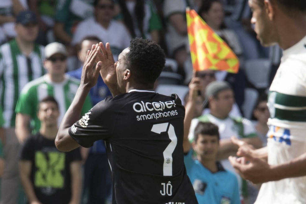 Jogadores e Carille reclamam de gol anulado do Timão, mas celebram ponto