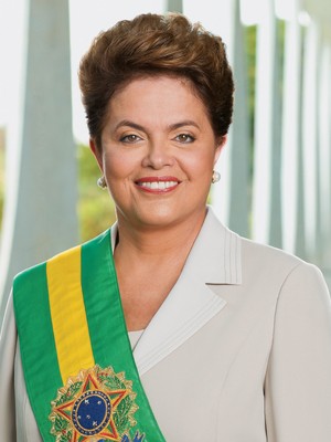 PRESSIONADA O estilo de governo e a personalidade de Dilma a afastaram do Congresso, das ruas e até do próprio PT. Sua reeleição está em risco? (Foto: Roberto Stuckert Filho)
