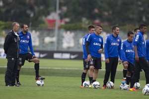 Corintianos fazem último treino e se reúnem antes da viagem a Manaus