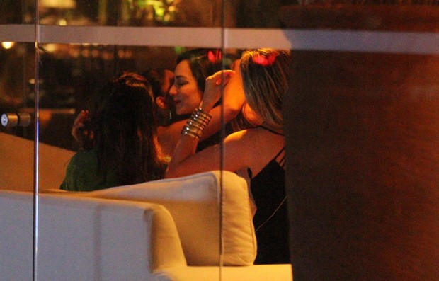 Juliana Paes e amigas (Foto: Fábio Moreno/AgNews) Juliana Paes e amigas (Foto: Fábio Moreno/AgNews)