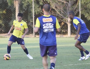 Willian; Cruzeiro; Toca da Raposa II; treino (Foto: Washington Alves / Vipcomm)