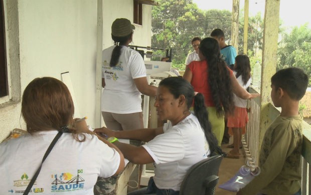 Ação de saúde na aldeia Kumenê (Foto: Reprodução/TV Amapá)