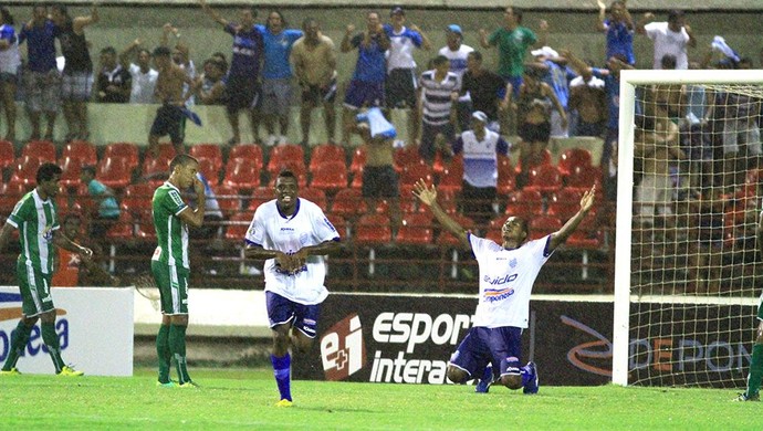 Clementino comemora o gol da vitória do CSA sobre o Conquista (Foto: Ailton Cruz/ Gazeta de Alagoas)