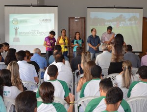 Cerimônia de apresentação do calendário anual da Amec (Foto: Magda Oliveira)