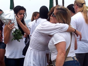 Mãe da adolescente atropelada em Santos esteve no protesto (Foto: Mariane Rossi/G1)