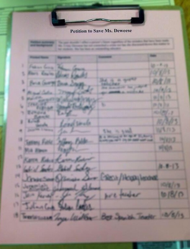 Professora postou foto que mostra petição de alunos que pedem a sua volta à escola (Foto: Reprodução/Twitter/Cristy Nicole)