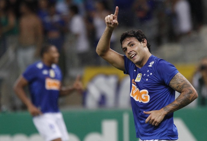 Ricardo Goulart, meia do Cruzeiro, comemora gol contra o Criciúma (Foto: Gualter Naves / Light Press)