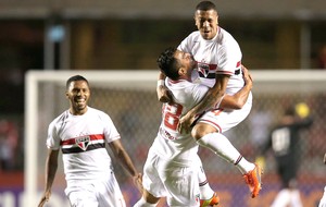 Maicon e Antonio Carlos, São Paulo X Atlético-PR (Foto: Getty Images) Maicon e Antonio Carlos, São Paulo X Atlético-PR (Foto: Getty Images)