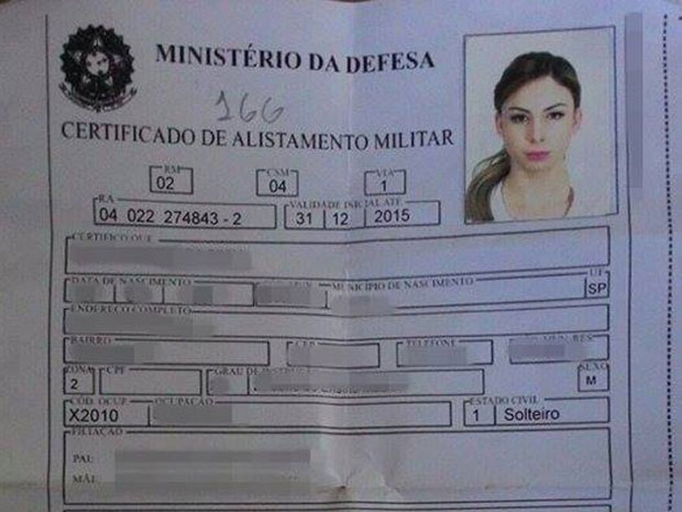 Marianna Lively teve sua ficha de alistamento no Exército Brasileiro divulgada na internet (Foto: Reprodução/Arquivo pessoal)