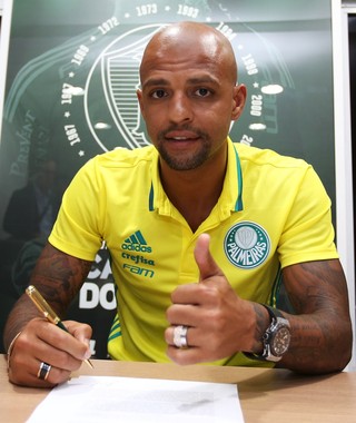 Felipe Melo assina contrato com o Palmeiras (Foto: Fabio Menotti / Ag. Palmeiras)