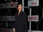 Toda de preto, Rihanna lança filme na Austrália
