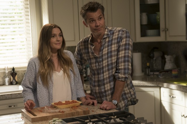 Drew Barrymore e Timothy Olyphant em 'Santa Clarita diet' (Foto: Saeed Adyani/Netflix)