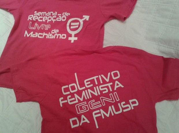 Coletivo feminista Geni vestiu camisa contra o machismo em festa no início do ano e sofreu hostilizações  (Foto: Coletivo Feminista Geni)