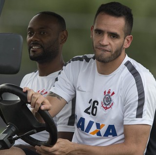 Vagner Love Renato Augusto Corinthians (Foto: Daniel Augusto Jr / Agência Corinthians) Vagner Love Renato Augusto Corinthians (Foto: Daniel Augusto Jr / Agência Corinthians)
