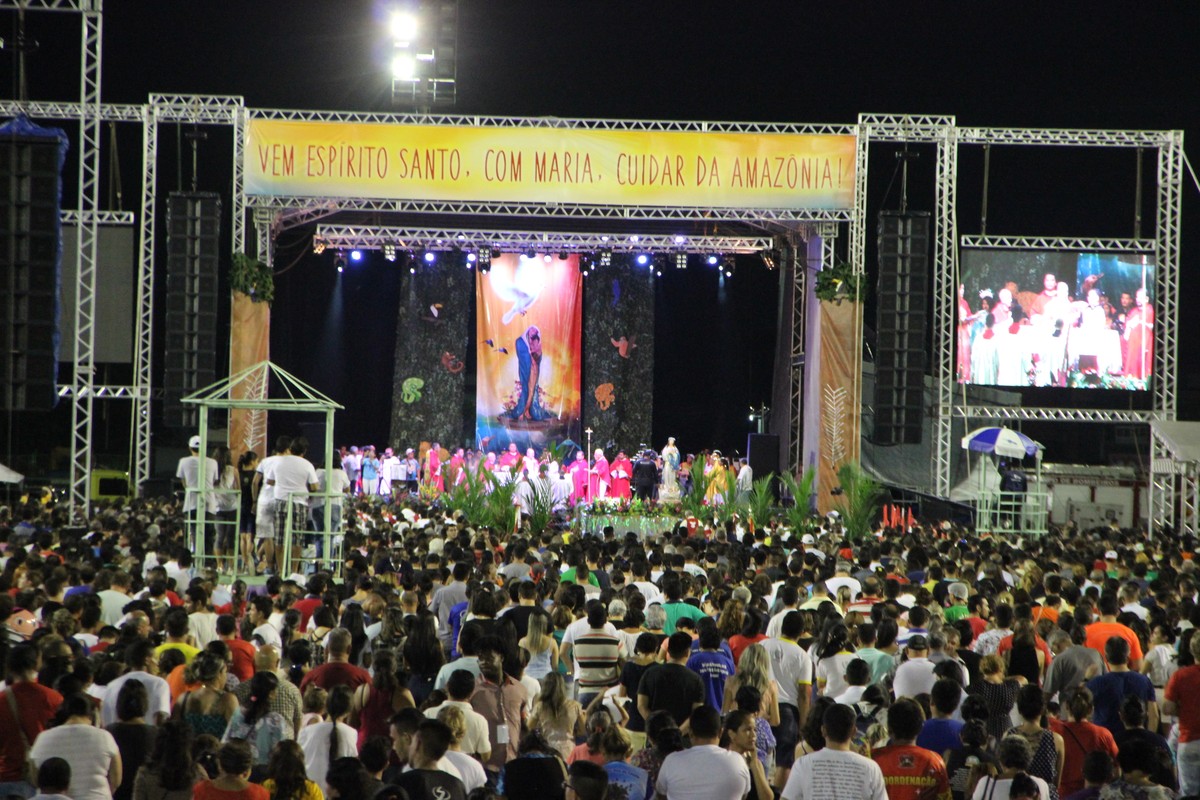 Multidão de fiéis lota Sambódromo de Manaus na celebração de ... - Globo.com