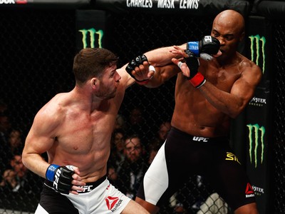 Anderson Silva x Michael Bisping (Foto: Getty Images)