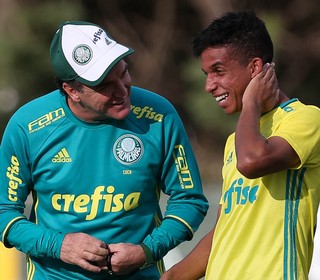 Com garotos da base, Palmeiras faz último treino aberto de 2016
