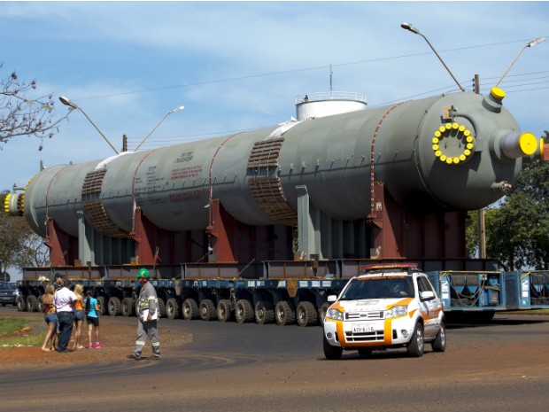 Transporte da peça gigante exigiu o envolvimento de cerca de 120 peças e plataformas especiais (Foto: Alexandre Marchetti / Itaipu Binacional)