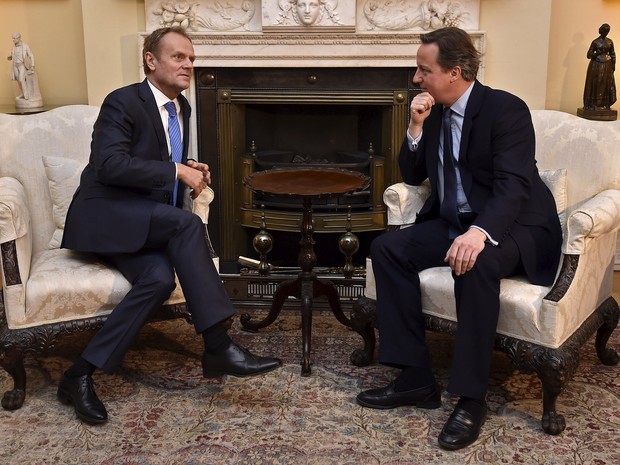 O primeiro-ministro britânico, David Cameron, e o presidente do Conselho Europeu, Donald Tusk, se reuniram neste domingo (31), em Londres (Foto: Toby Melville/Reuters)