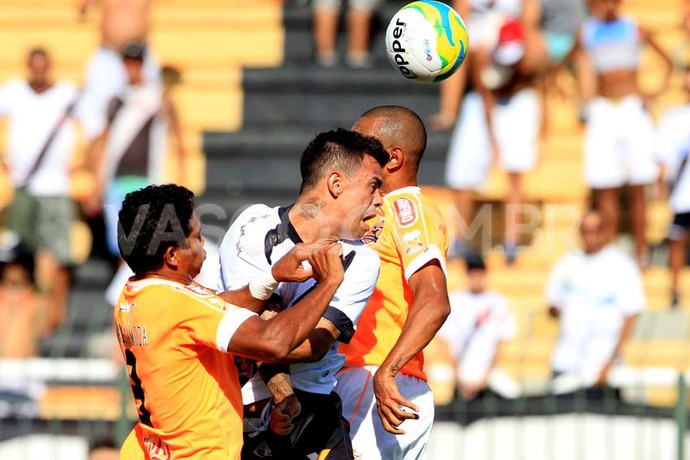 Bernardo vasco e NOva Iguacu (Foto: Marcelo Sadio / Vasco.com.br)