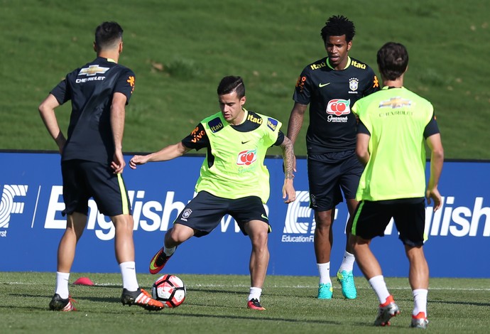 Philippe Coutinho e Gil no treino da seleção brasileira em Los Angeles (Foto: Lucas Figueiredo / MoWA Press)