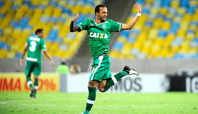 Bruno Silva comemora gol do Chapecoense contra o Fluminense (Foto: Dhavid Normando / Futura Press)