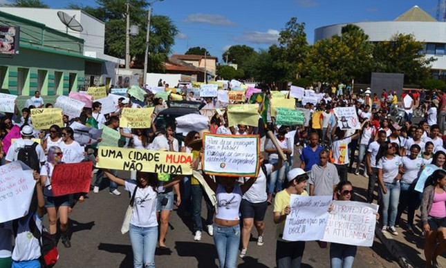 Manifestação em São Raimundo Nonato, Piauí, 15/03/2015 (Foto: 180graus.com)