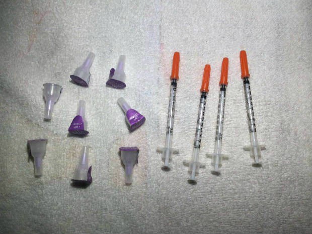 Seringas usadas por paciente com diabetes no Distrito Federal; material está em falta na rede pública (Foto: Arquivo pessoal)