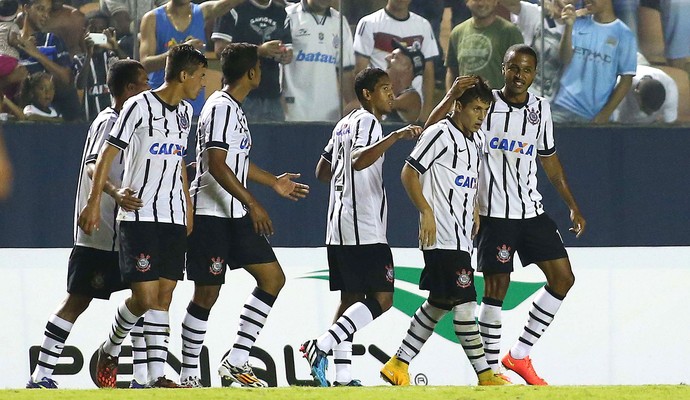 Comemoração do Corinthians contra o Guaicurus, Copinha (Foto: Marcos Bezerra / Agência estado) Comemoração do Corinthians contra o Guaicurus, Copinha (Foto: Marcos Bezerra / Agência estado)