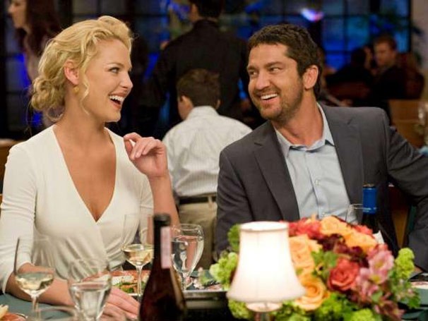 Katherine Heigl e Gerard Butler protagonizam a comédia romântica 'A Verdade Nua e Crua' (Foto: Divulgação / Reprodução)