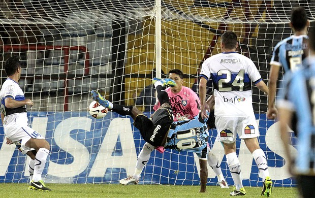 Zé Roberto gol jogo Huachipato Grêmio (Foto: EFE)