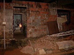 Mãe e filho foram mortos dentro de casa no bairro Cidade Nova, na zona Oeste de Natal (Foto: Reprodução/Inter TV Cabugi)