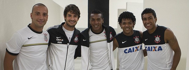 Alexandre Pato no vestiário do Corinthians (Foto: Daniel Augusto Jr / Agência Corinthians)