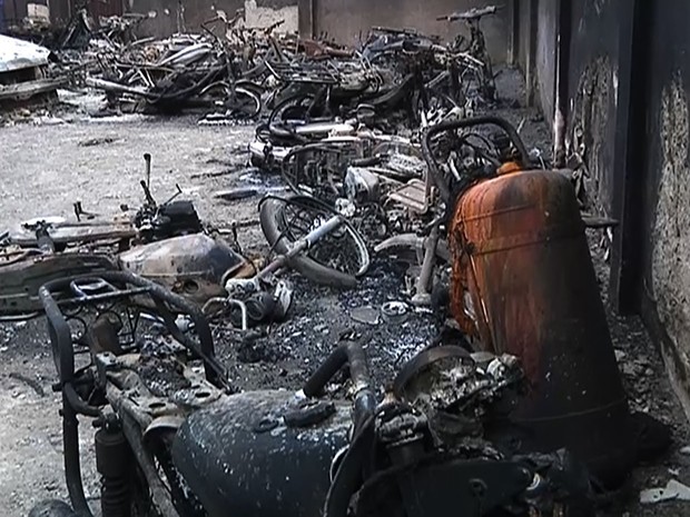Imagem de 25 de dezembreo mostra destruição causada pela explosão em fábrica de Nnewi, Nigéria (Foto: TV Continental/AFP)