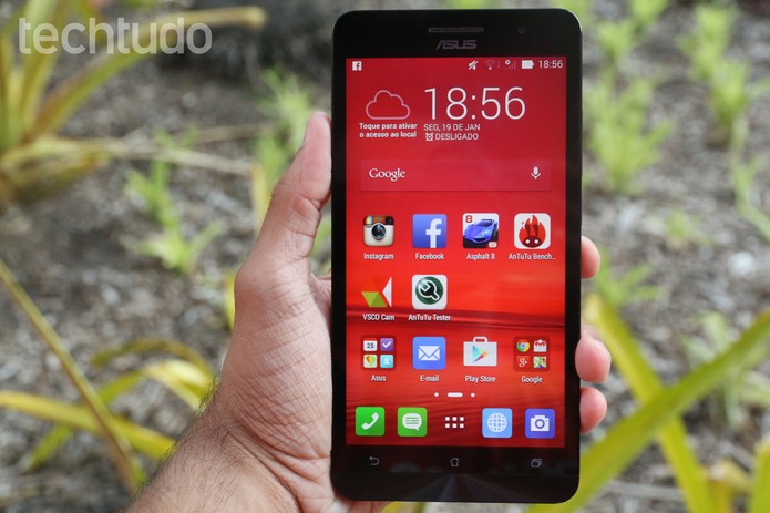 O Zenfone 6 é o smartphone grandão da Asus; confira se ele é uma boa opção para comprar (Foto: Lucas Mendes/TechTudo) O Zenfone 6 é o smartphone grandão da Asus; confira se ele é uma boa opção para comprar (Foto: Lucas Mendes/TechTudo)
