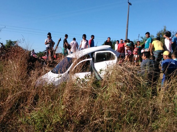 Bandidos atiram em carro e deixa três feridos no PI (Foto: Patricia Andrade/G1 Piauí)