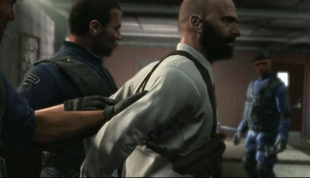 Max Payne é preso por polícia paulistana que lembra o GATE (Foto: Divulgação)