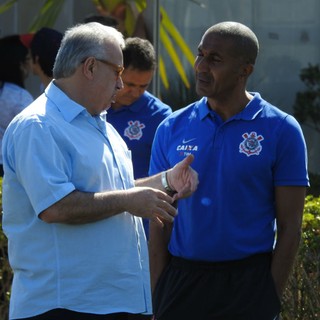 Ao lado de Cristóvão, presidente do Timão reafirma promessa por reforços