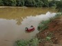 Carro desce ribanceira, cai em rio e dois jovens morrem, no Sul do ES