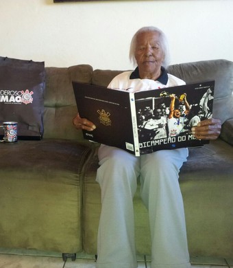 Aniversariante, torcedora de 103 anos tem pedido para Tite no Corinthians