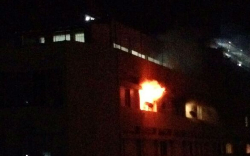 Incêndio atingiu apartamento em prédio no Corredor da Vitória, em Salvador (Foto: Marianna Falangola Martins/Arquivo pessoal)