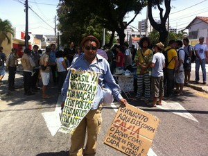 Protesto bem-humorado oferece buchada (Foto: Gioras Xerez/G1 Ceará)