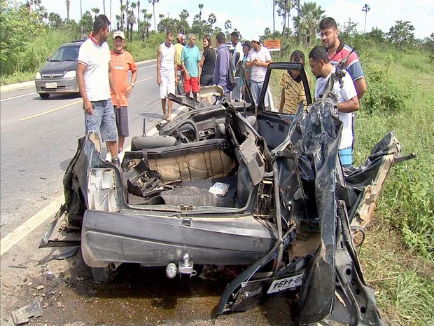 Três morrem em colisão entre carro de passeio e carreta na BR-222 (Foto: Reprodução/TV Verdes Mares)