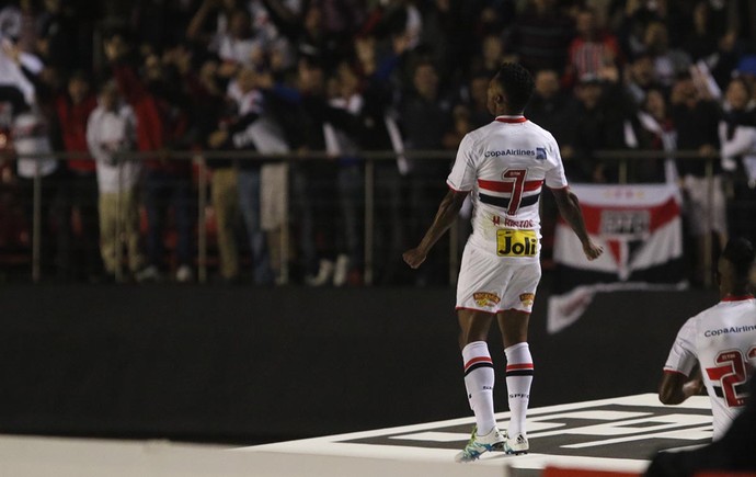 São Paulo x Toluca Michel Bastos gol 10 (Foto: Rubens Chiri/saopaulofc.net)