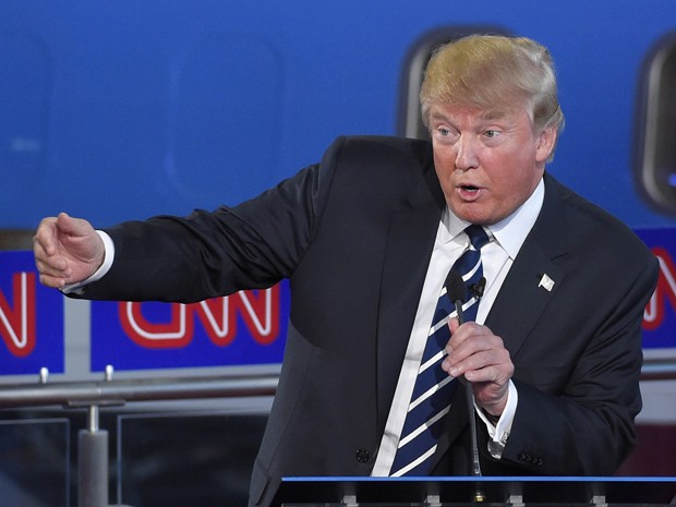 Donald Trump durante debate dos pré-candidatos republicanos, promovido pela CNN na quarta (16) (Foto: Foto AP/Mark J. Terrill)