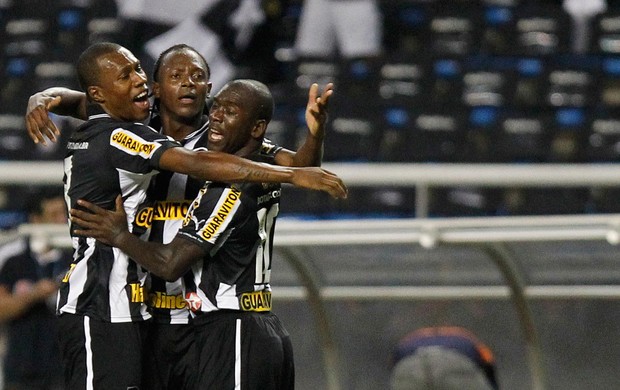 Seedorf e Andrezinho gol Botafogo (Foto: Ricardo Ramos / Ag. Estado)